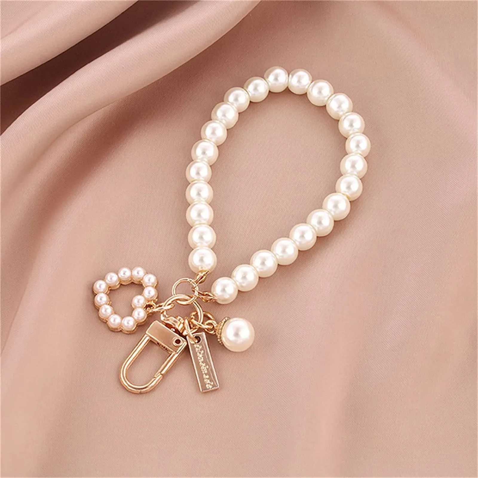 Hot Keychains For Men Car Bag Womens Faux Pearl Keychain Golden Car Key Chain Backpack Key Pendant Accessory Key Ring chaveiroL240729