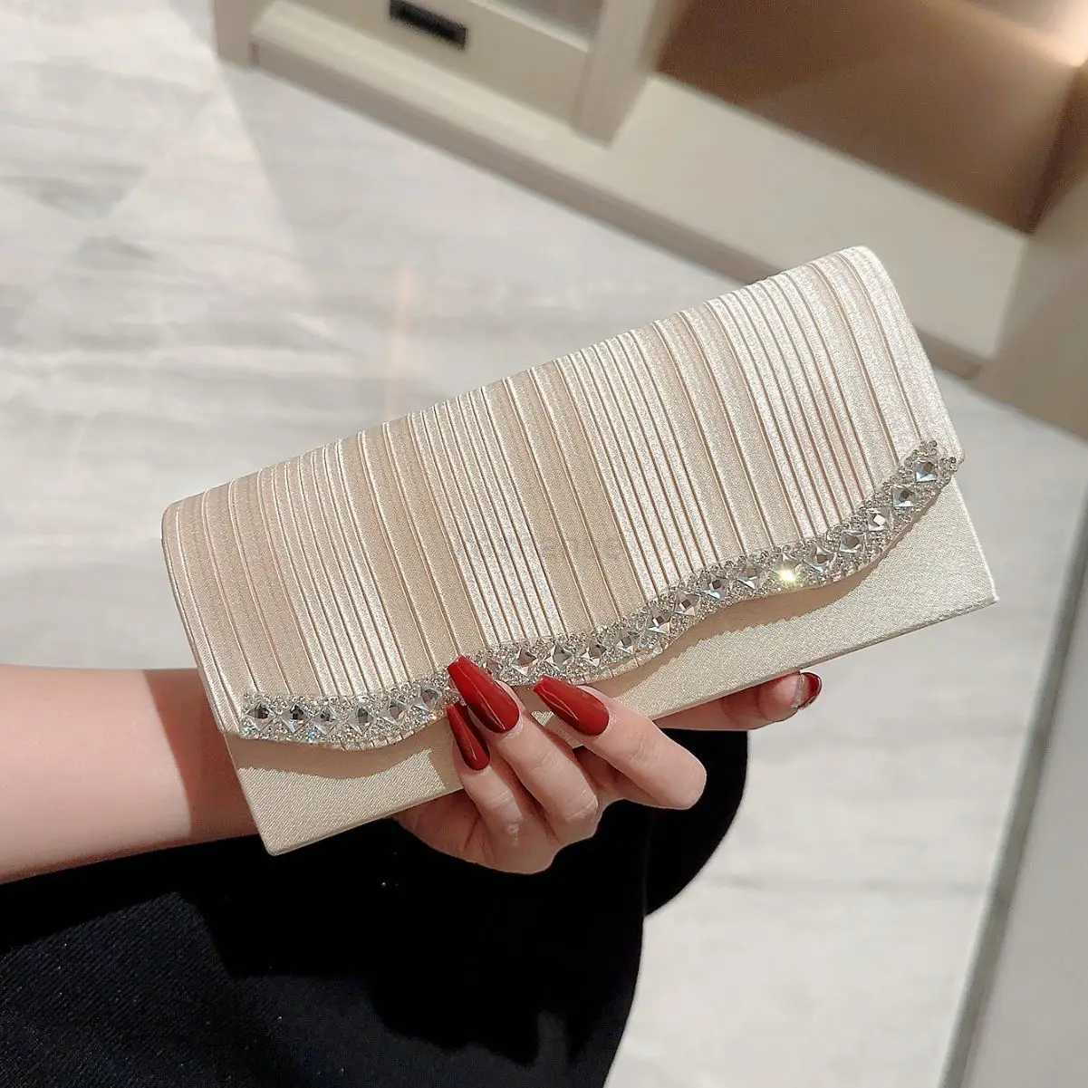 Fashion Womens Diamond Evening Bag Glitter Chain Clutch Bag Wedding Party Banquet Shoulder Bags Ladies Elegant Envelope BagXJ240729