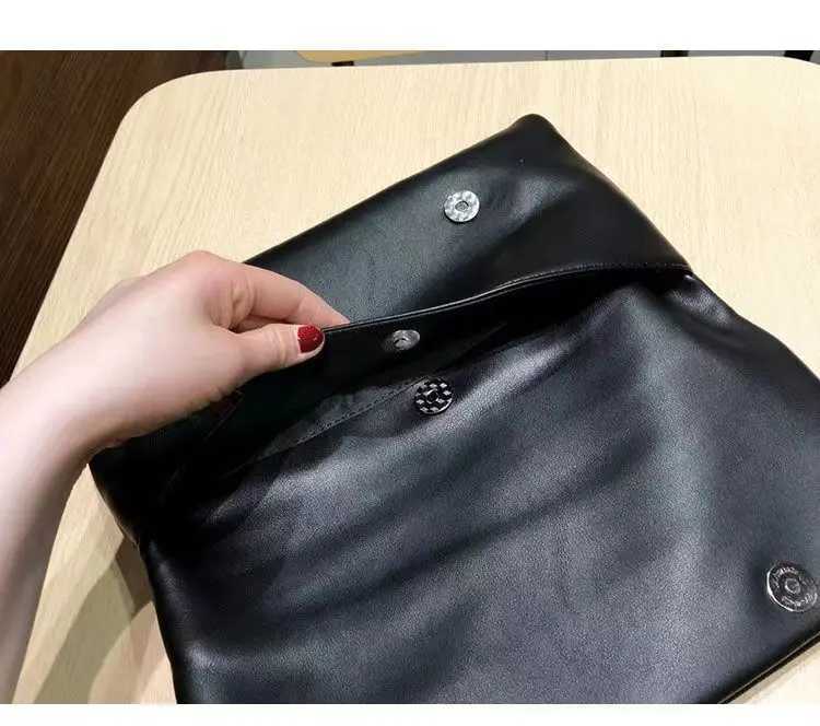 Popular Genuine Leather Clutch Bag 2023 New Handheld Bag Feminine Style Fashion Small Envelope Purse Shoulder Bag Soft LeatherXJ240729