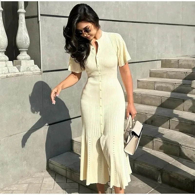 Hollow Out Knitted Maix Dress Women Short Sleeved Single Breasted Slim Dresses Autumn Fashion Elegant Commuting Robes 240729