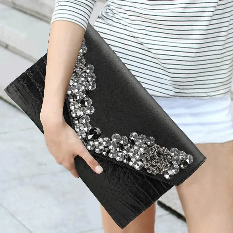 Product Cowhide Handbag Red Black Envelope Bag Womens Banquet Dress Bag Inlaid with Diamond Shiny Handbag Matching Chain 240729