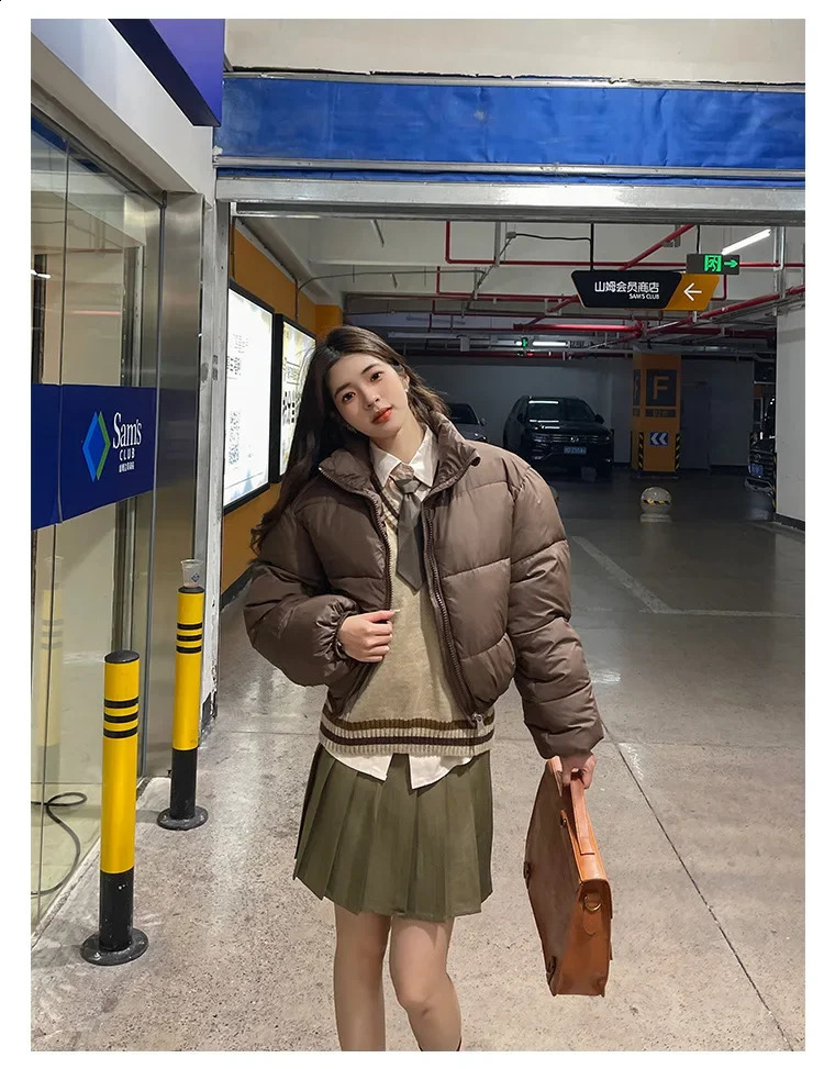 Streetwear Thick Short Parkas Women Fashion Winter Warm Puffy Coats Fashion Pockets Cotton Padded Female Casual Down Jacket 240729