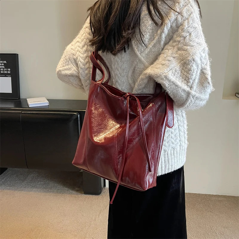 LEFTSIDE Big Silver Shoulder Bags for Women Winter Fashion Handbags and Purses Trend Leather Underarm Bag 240729