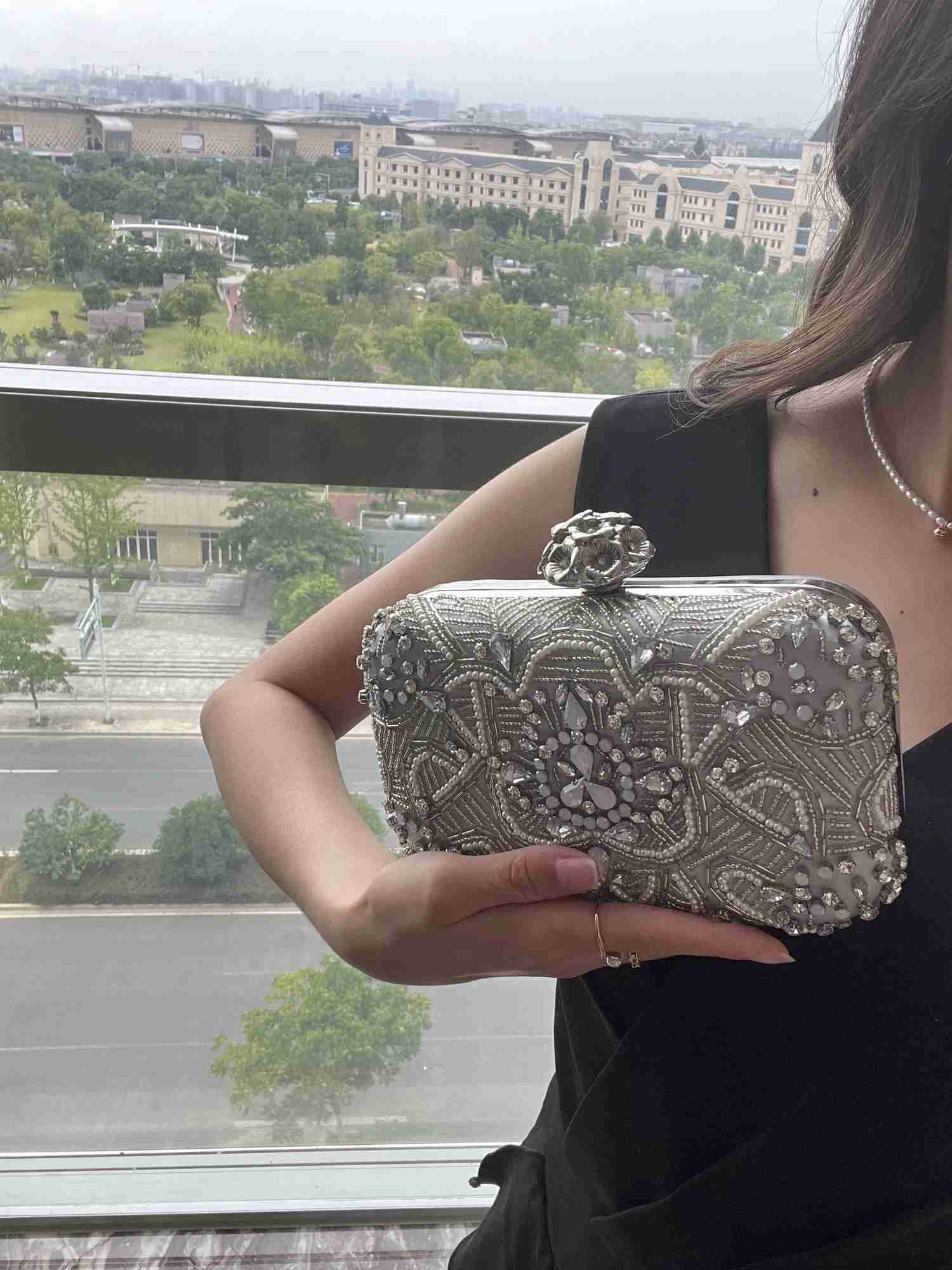 New Womens Handheld Bag with European and American Style Diamond Embedding Party Evening Dress Bag Bridesmaid Storage BagXJ240729