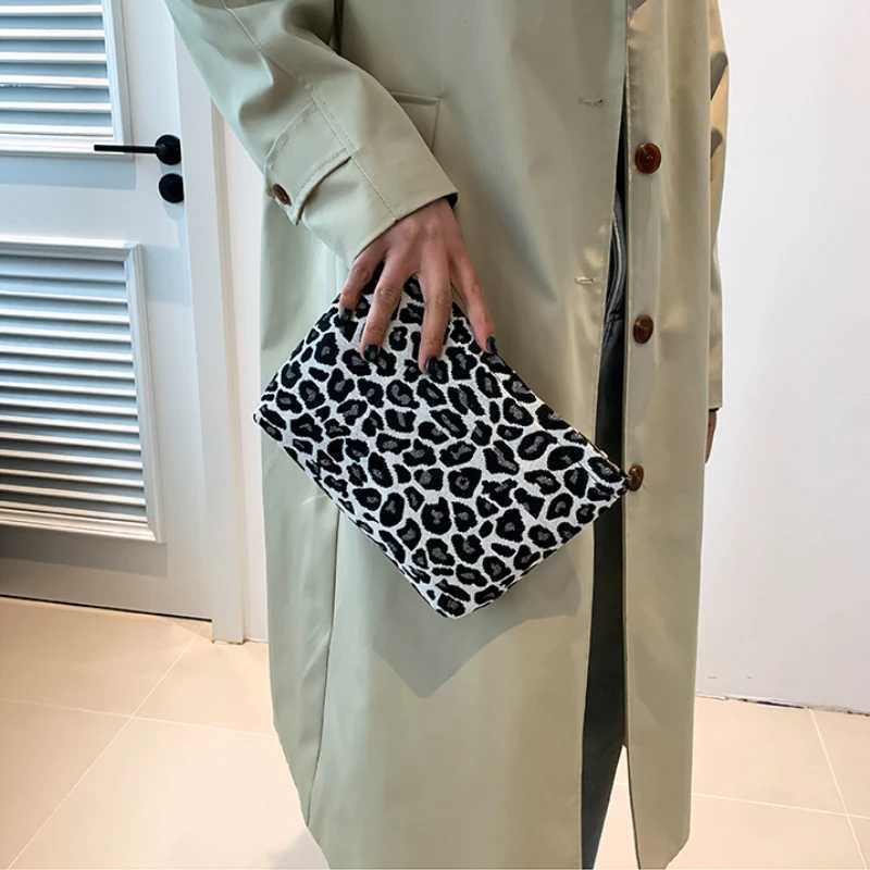 Simple Fashionable and Trendy Leopard Print Womens Bag 2024 New Hand-held Small Square Bag Storage Bag Bolso De Mano WholesaleXJ240729