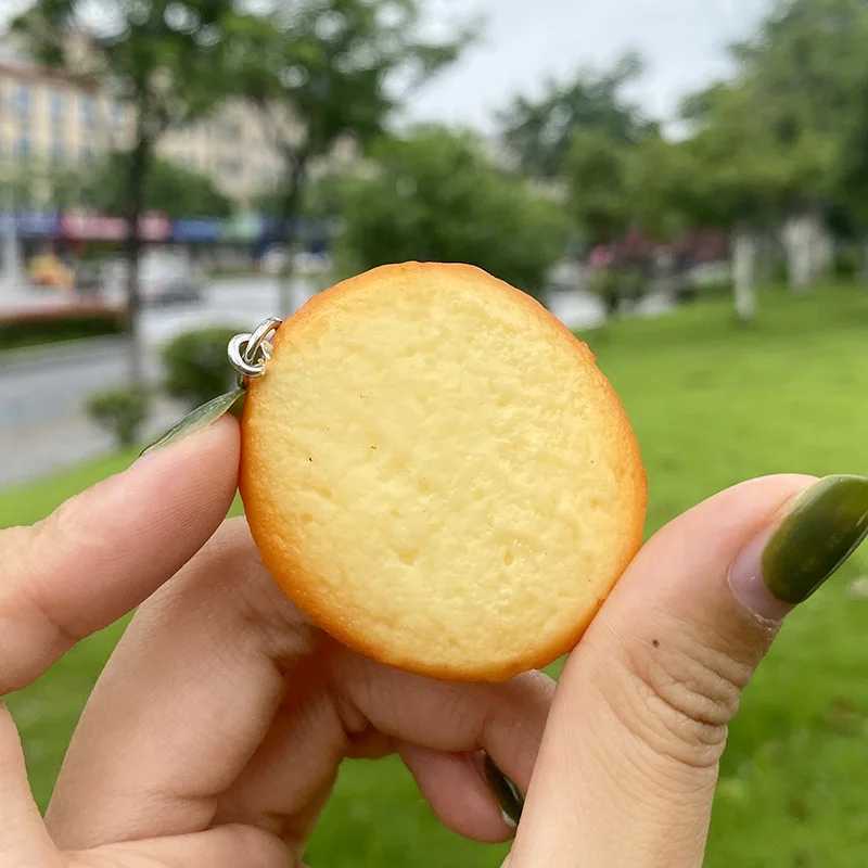 Simulation Pastry Keychain Butter Cookies Keychain Child Snacks Model Key Chain School Bag Pendant Jewelry Pastry Gift K4262L240729