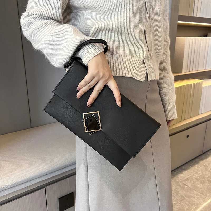 Clutch Evening Bag Female 2023 New Fashion Envelope Mobile Phone Bags Large Capacity Chains Handbags Pu Underarm CrossbodyXJ240729