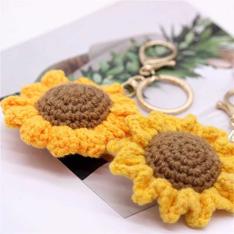 Creative Handmade Knitted Sunflower Keychain Keyring For Women Girl Cute Crocheted Flower Pendant Car Key Ring Handbag Gifts NewL240729