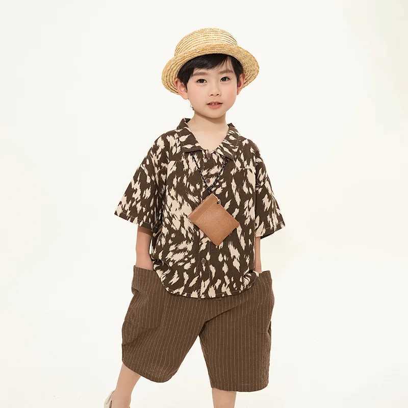 Childrens clothing boys short sleeved shirt summer 2024 Korean retro floral shirt casual simple childrens cotton shirtW240729