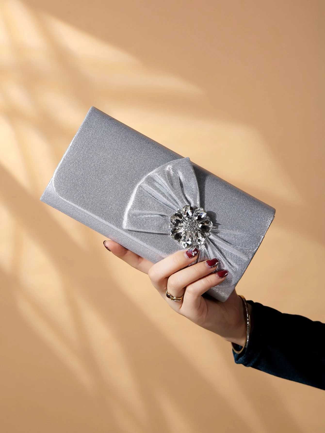 1 Mini Bow Embellished Womens Evening Bag Magnetic Closure and Chain Evening BagSuitable for womens birthday partiesXJ240729