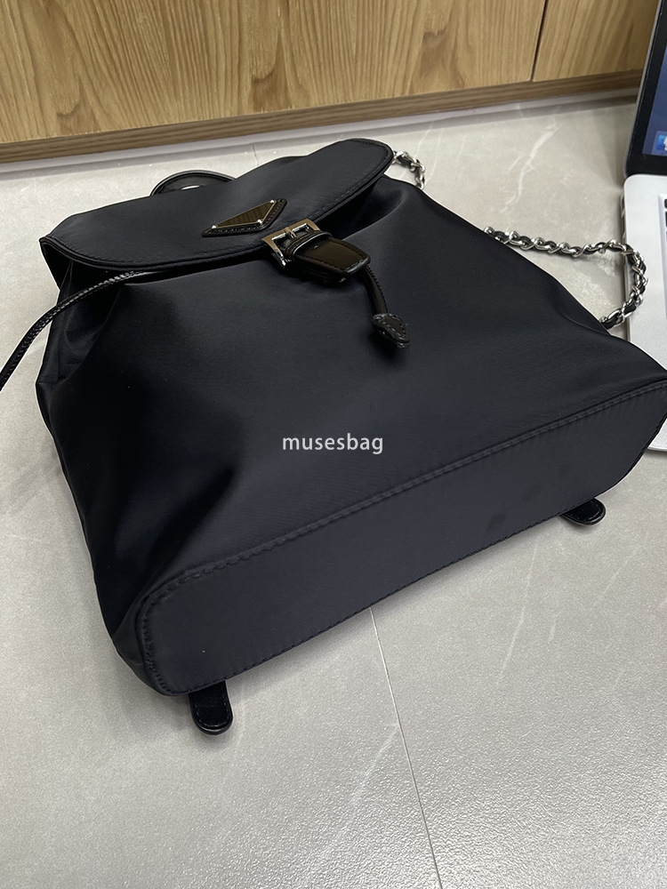 3 Fashion backpack female casual large capacity Oxford cloth simple chain student big bag tide 4
