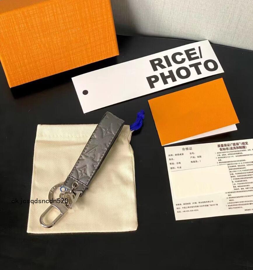 Single pop letters leather high-end designer cartoon keychain Men's and women's keychain fashion jewelry