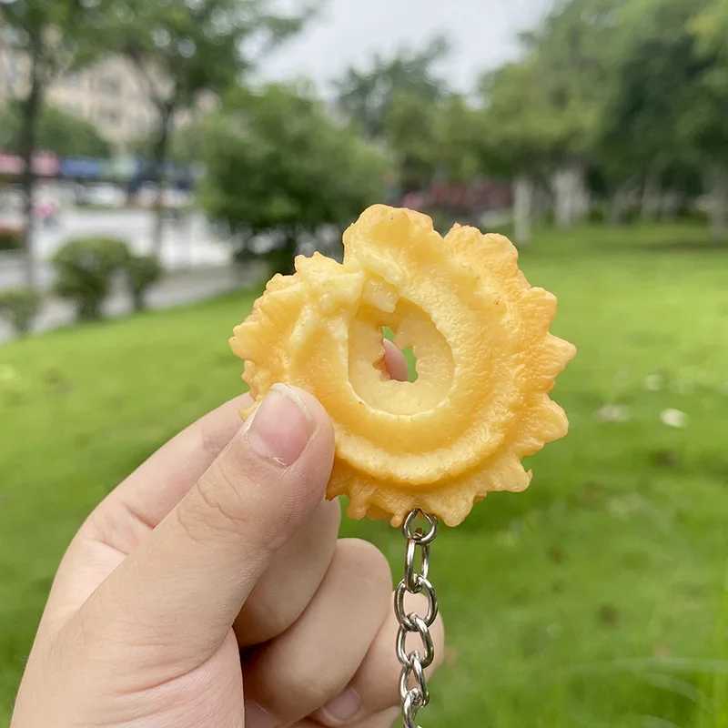 Simulation Pastry Keychain Butter Cookies Keychain Child Snacks Model Key Chain School Bag Pendant Jewelry Pastry Gift K4262L240729