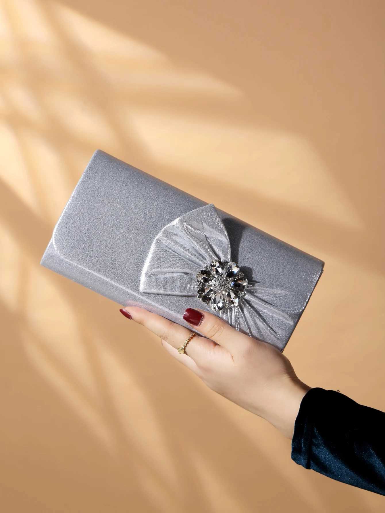 1 Mini Bow Embellished Womens Evening Bag Magnetic Closure and Chain Evening BagSuitable for womens birthday partiesXJ240729
