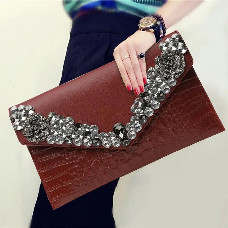 Product Cowhide Handbag Red Black Envelope Bag Womens Banquet Dress Bag Inlaid with Diamond Shiny Handbag Matching Chain 240729