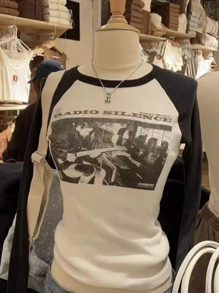 Vintage Classic Print Long Sleeve Tshirts Women Autumn Y2k Streetwear Cotton Ribbed T Shirt Woman Casual Harajuku Slim Tops 240729