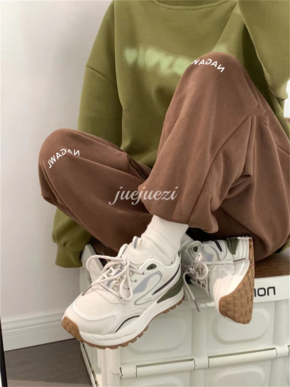 Trendy Women Sneakers Running Shoes Thick Sole Anti Slip Athleisure Style Hot Sale fashion