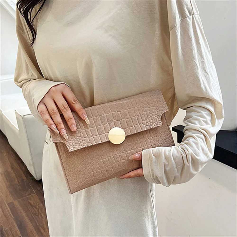 Casual Ladies Clutch Bag 2023 New Minimalism Handheld Envelope Bags Felt Indentation Handbag Solid Color Business Womens BagXJ240729