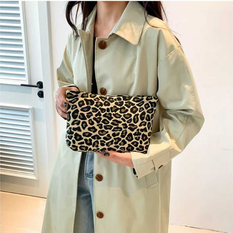 Simple Fashionable and Trendy Leopard Print Womens Bag 2024 New Hand-held Small Square Bag Storage Bag Bolso De Mano WholesaleXJ240729