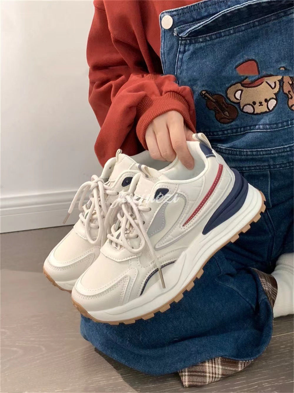 Trendy Women Sneakers Running Shoes Thick Sole Anti Slip Athleisure Style Hot Sale fashion