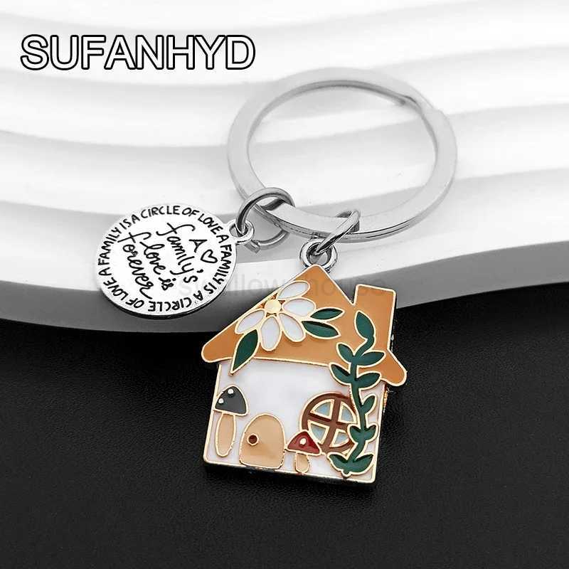 Lovely Family Keychain House Key Ring Cute Cabin Keychains for Women Gift for Family MemberL240729
