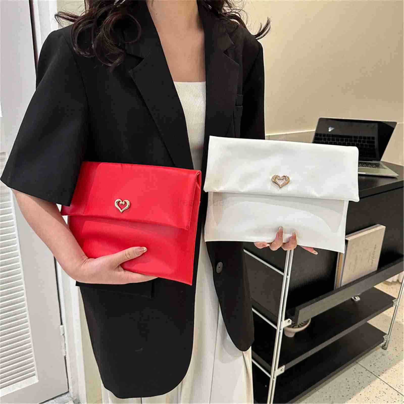Fashion Trend Women Clutch PU Leather Heart Decoration Evelope Bag Wristlet Bags Female Casual Small Handbags Day Pouch PurseXJ240729