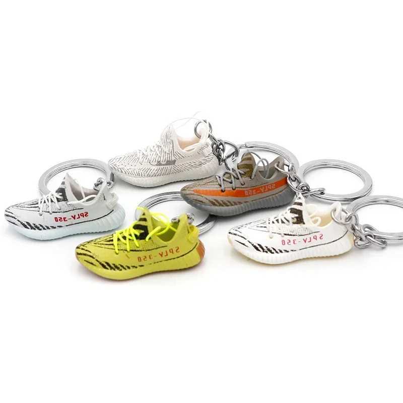 3DShoe Creative Mini Sneakers Keychain Gift Model Bags Backpacks Decorative Ornaments Car Door Keyring Gift For Boyfriend GiftsL240729
