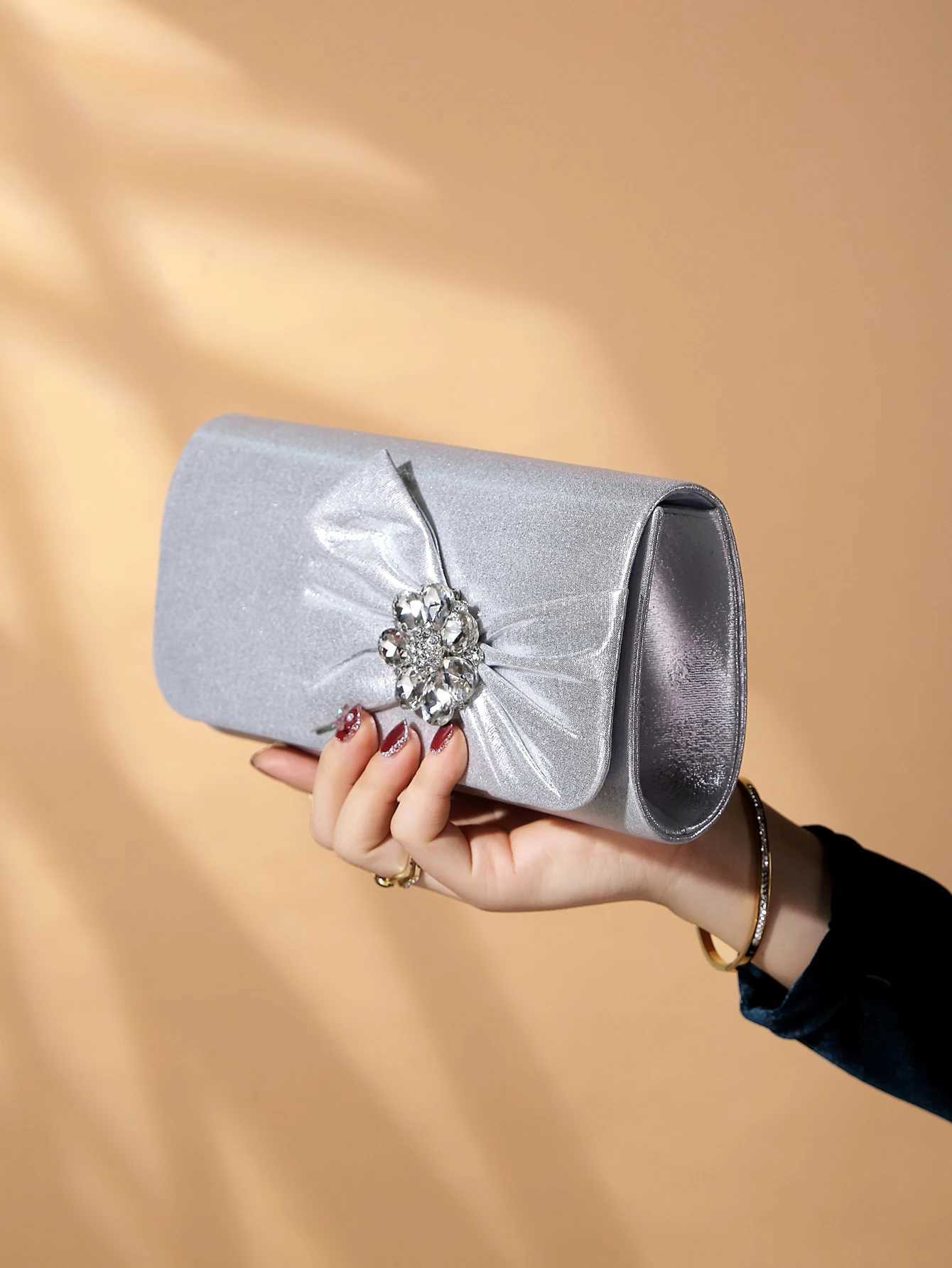 1 Mini Bow Embellished Womens Evening Bag Magnetic Closure and Chain Evening BagSuitable for womens birthday partiesXJ240729