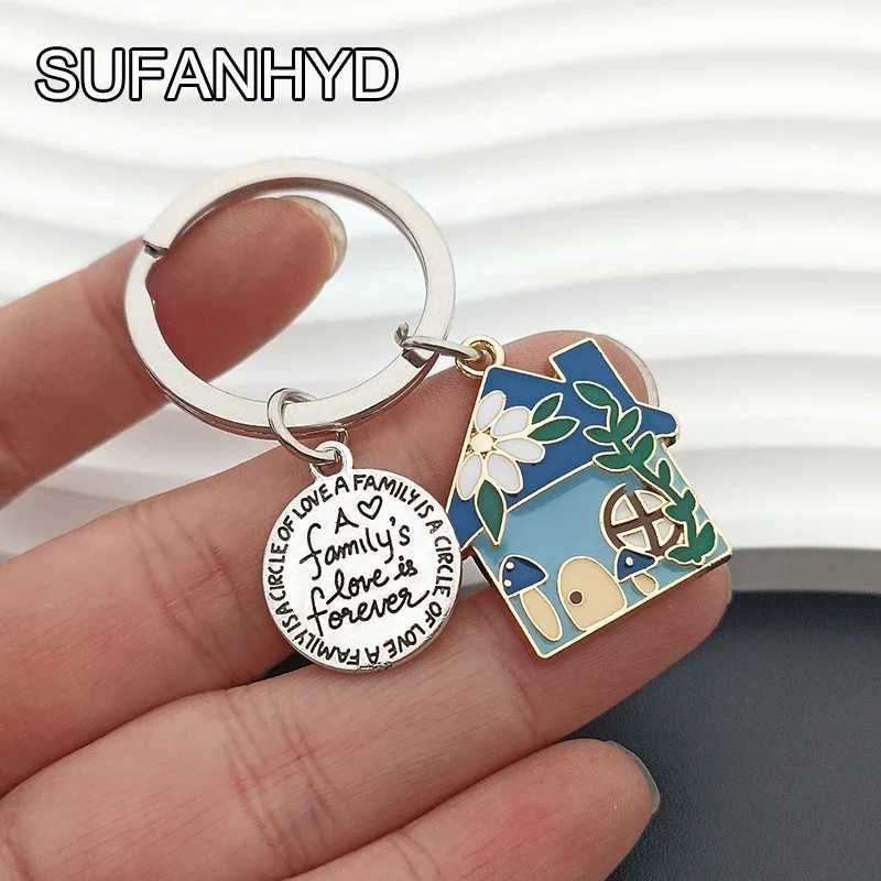 Lovely Family Keychain House Key Ring Cute Cabin Keychains for Women Gift for Family MemberL240729