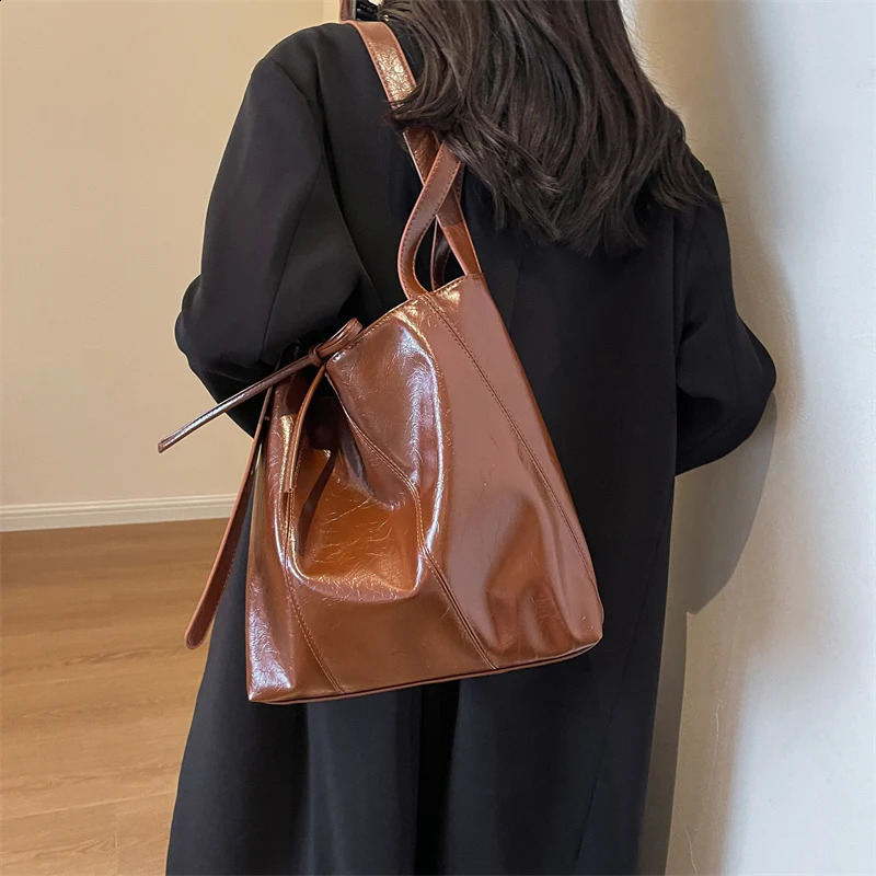 LEFTSIDE Big Silver Shoulder Bags for Women Winter Fashion Handbags and Purses Trend Leather Underarm Bag 240729