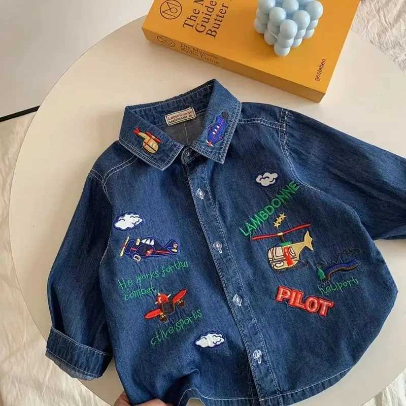 Fashion boy denim shirt cartoon embroidery childrens long sleeved jacket childrens loose casual denim jacketW240729