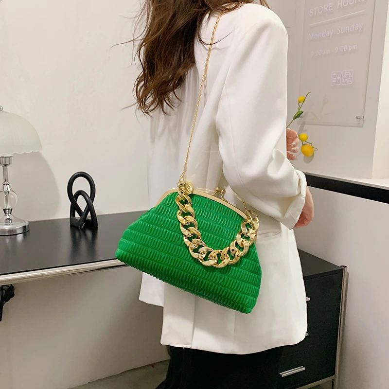 Shoulder messenger Bag Gold chunky necklace womens bag Pleated Gold metal frame clip bags for women small fashion lady handbag 240729