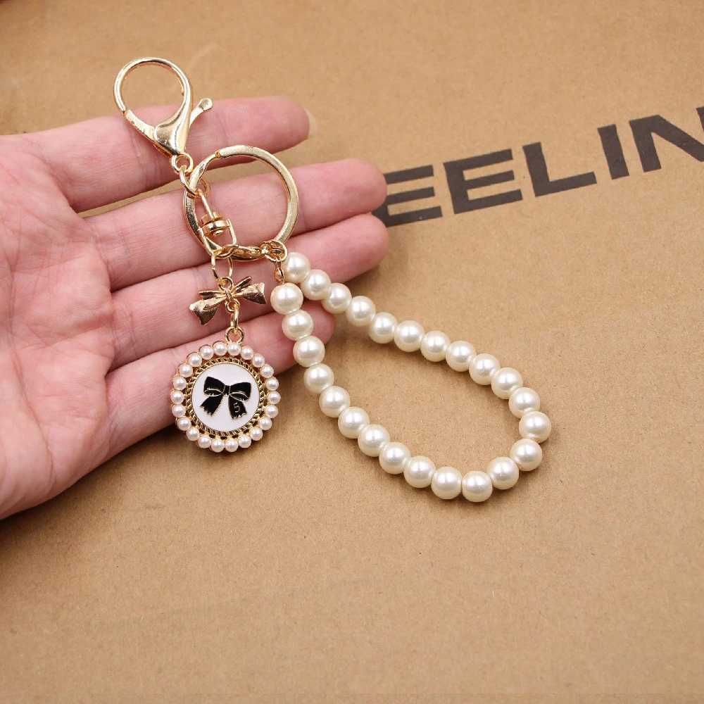 Vintage Pearl Beads Bracelet Keychain Trendy Wrist Strap Keyring for Women Headphone Case Pendant Purse Handbag Jewelry GiftsL240729