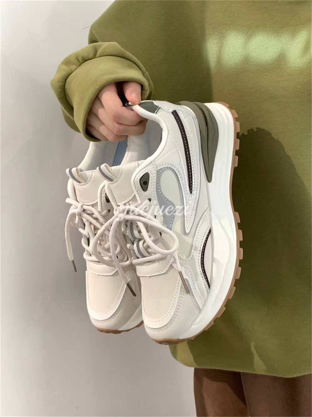 Trendy Women Sneakers Running Shoes Thick Sole Anti Slip Athleisure Style Hot Sale fashion