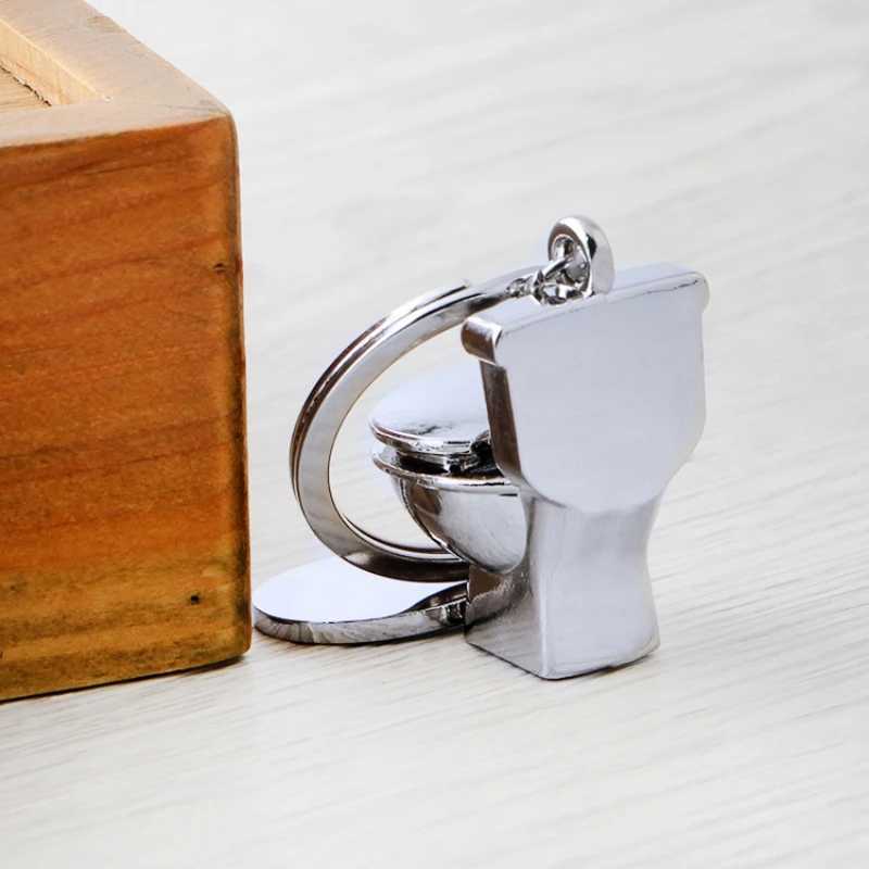 Novel Toilet Keychain Funny Gadgets Metal Keychain Close Stool Toilet Joke Keychain Spoof Prank Kids keyringL240729