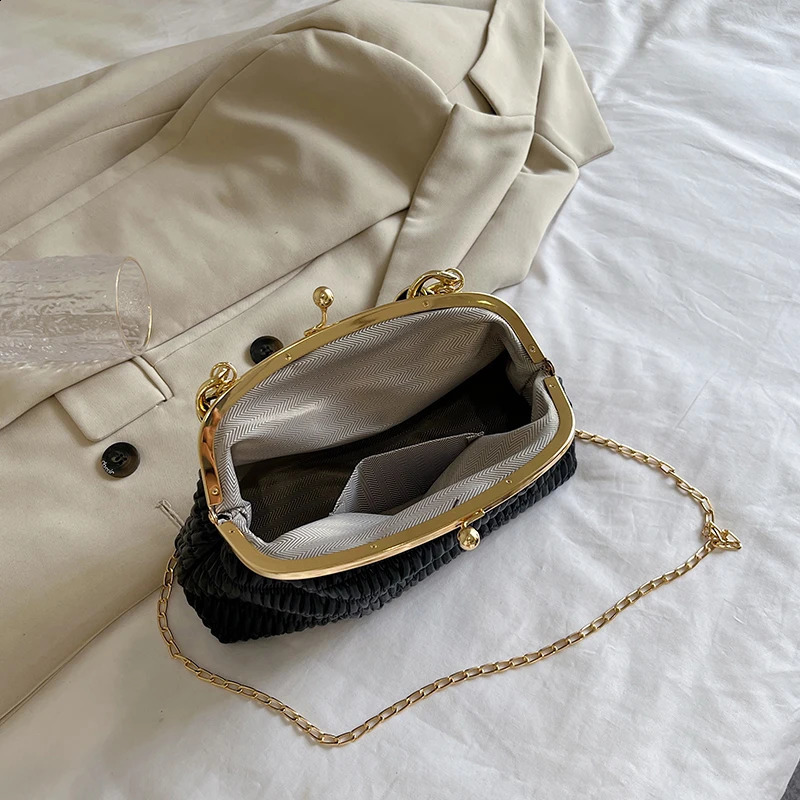 Shoulder messenger Bag Gold chunky necklace womens bag Pleated Gold metal frame clip bags for women small fashion lady handbag 240729