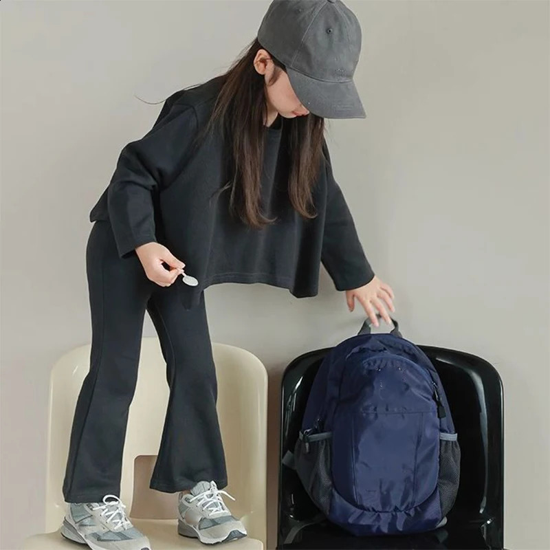 Autumn Girls Sports Sweater Set Girls Loose Fitting Long Sleeved Bat Shirt Bell Bottoms Spring Fashion Childrens Clothing Set 240729