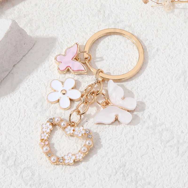 Heart Flowers Pretty Butterfly Enamel Keychain Plant Flying Insect Key Ring For Women Girl Friendship Gift Handmade Jewelry SetL240729