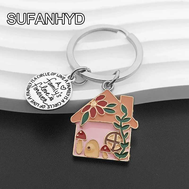 Lovely Family Keychain House Key Ring Cute Cabin Keychains for Women Gift for Family MemberL240729