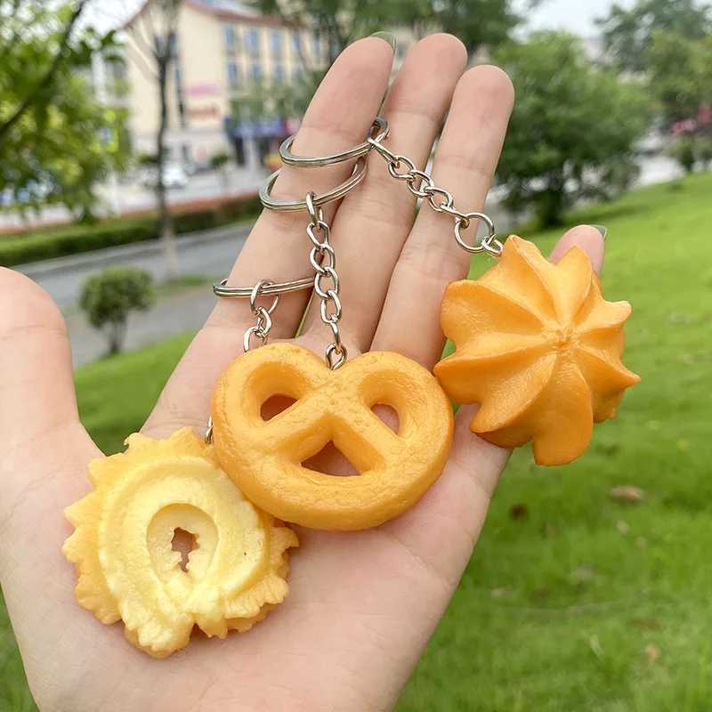 Simulation Pastry Keychain Butter Cookies Keychain Child Snacks Model Key Chain School Bag Pendant Jewelry Pastry Gift K4262L240729