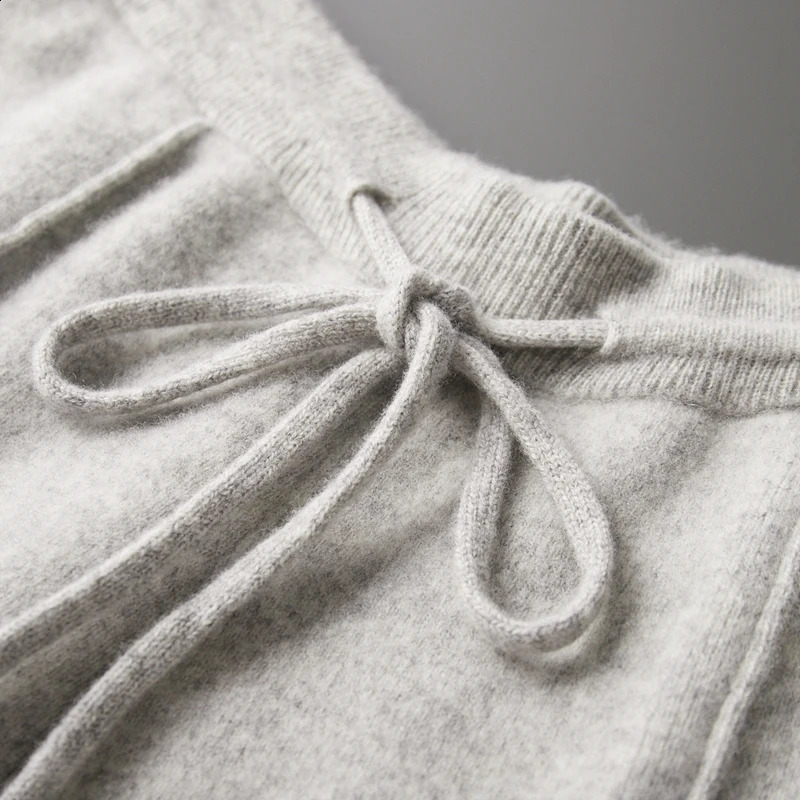 100% Merino wool mens pants for autumn and winter thick knitted slim fit solid color flat angle 240905
