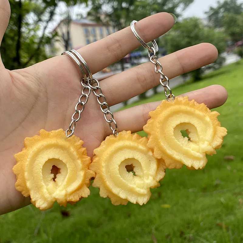 Simulation Pastry Keychain Butter Cookies Keychain Child Snacks Model Key Chain School Bag Pendant Jewelry Pastry Gift K4262L240729