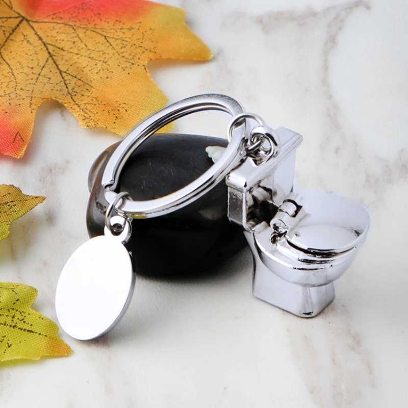 Novel Toilet Keychain Funny Gadgets Metal Keychain Close Stool Toilet Joke Keychain Spoof Prank Kids keyringL240729