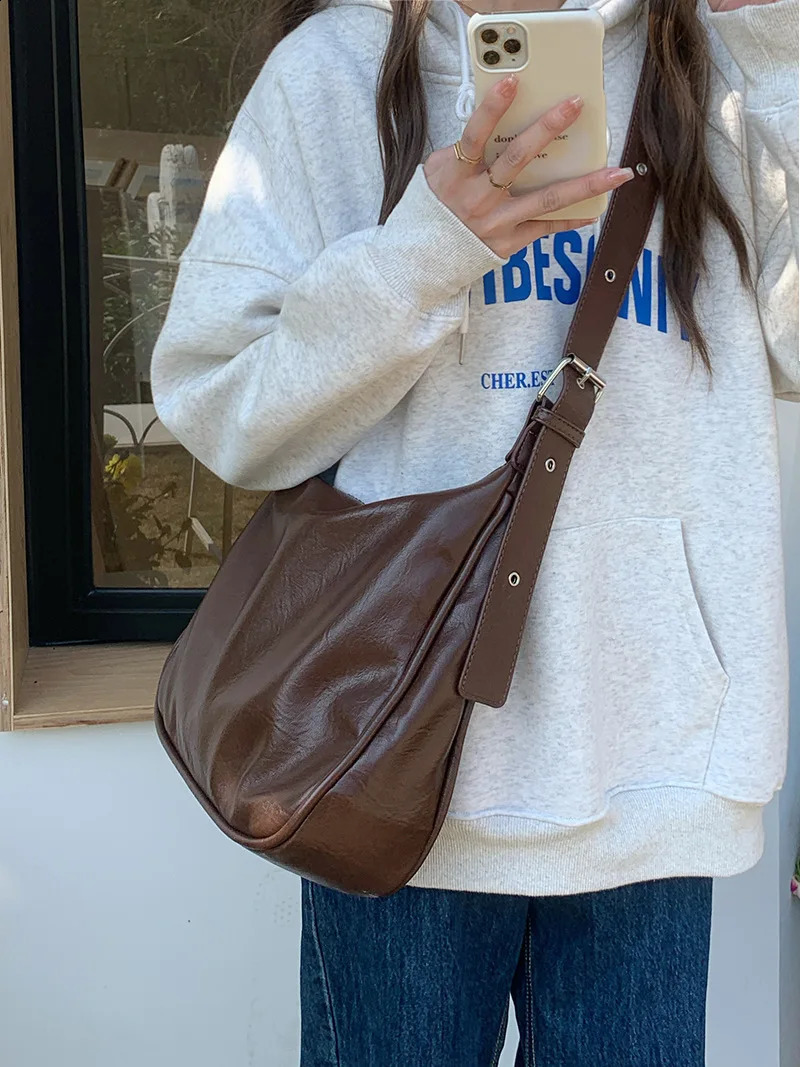 Teenage and pendant casual cross body bag retro college style casual solid color super soft washing bag 240912