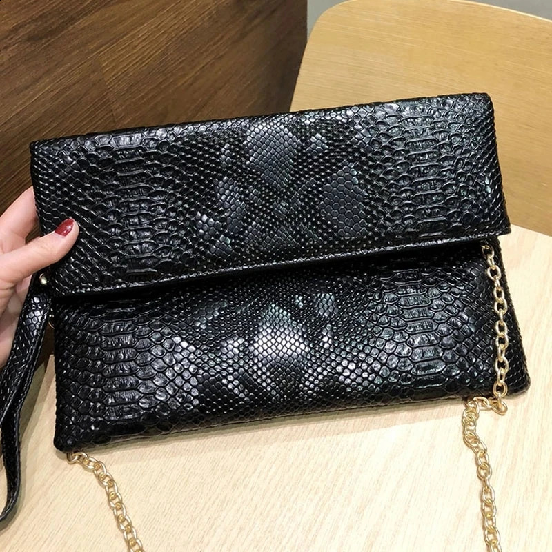 XMESSUN Snake Pattern Clutch Crossbody Bags for Women Fashion Trendy Shoulder Handbags and Purses Lady Party Envelope Bag 240729