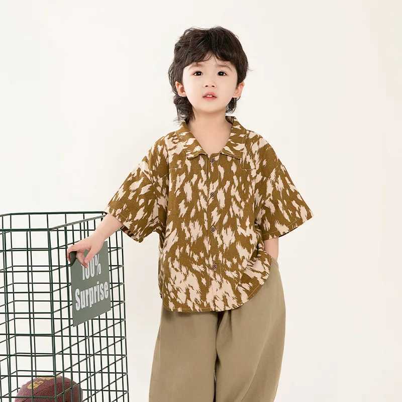 Childrens clothing boys short sleeved shirt summer 2024 Korean retro floral shirt casual simple childrens cotton shirtW240729