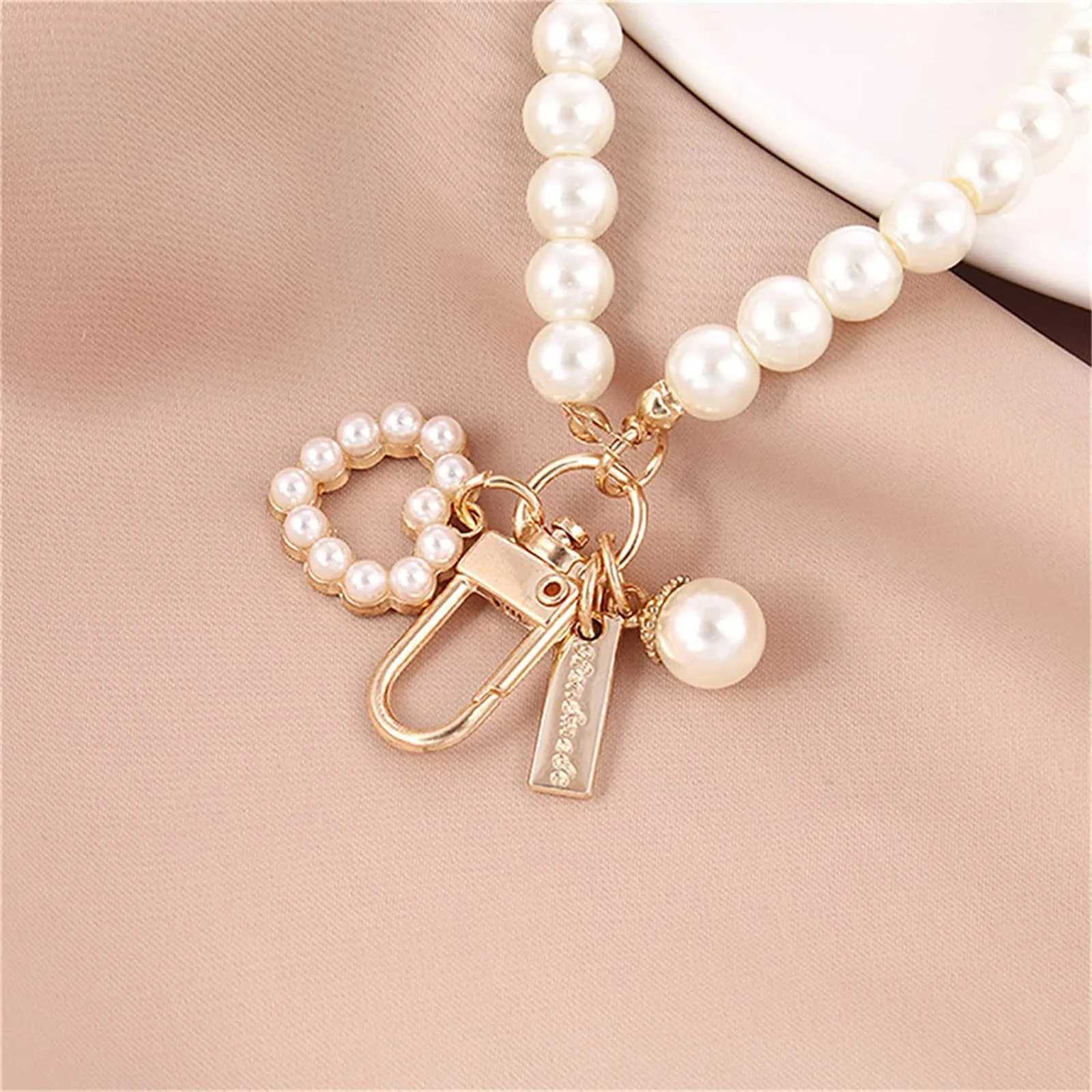 Hot Keychains For Men Car Bag Womens Faux Pearl Keychain Golden Car Key Chain Backpack Key Pendant Accessory Key Ring chaveiroL240729