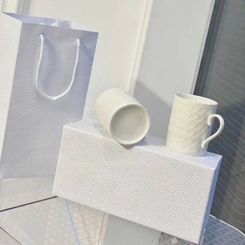 European Highend 2Pcs White Gift Box DI Rhombus Bone China Milk Cup Creative Fashion Mug Coffee 240729