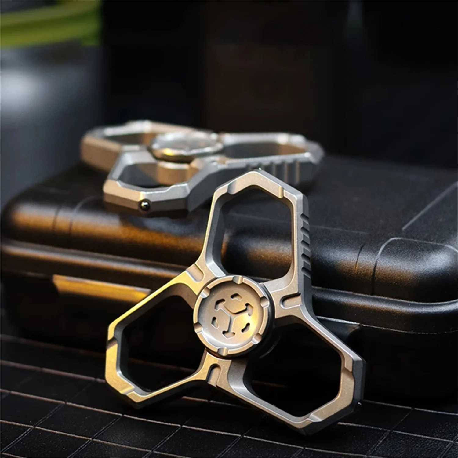 JUZHEN EDC Titanium alloy Fingertip Gyro Decompression Toy Window Breaker Boyfriend GiftM240729