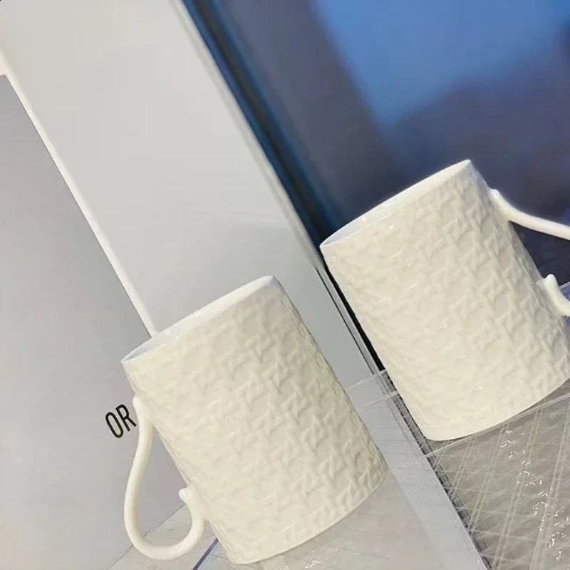 European Highend 2Pcs White Gift Box DI Rhombus Bone China Milk Cup Creative Fashion Mug Coffee 240729